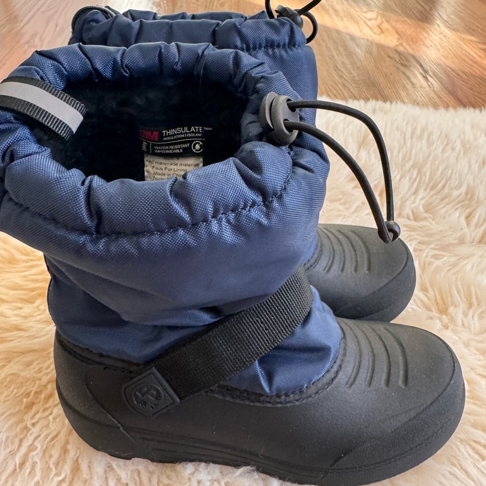 Kids Black/Blue Winter Boots, size 4